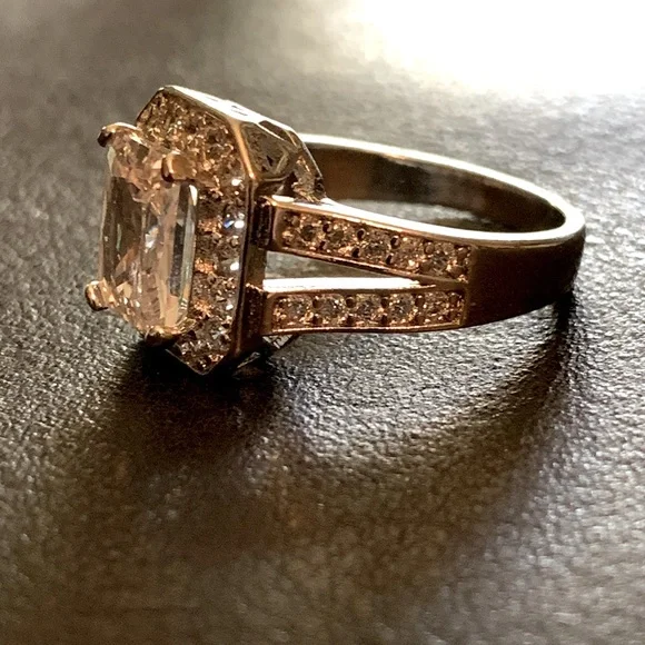 Size 8 silver dinner ring. Cubit zirconia. - Picture 8 of 8